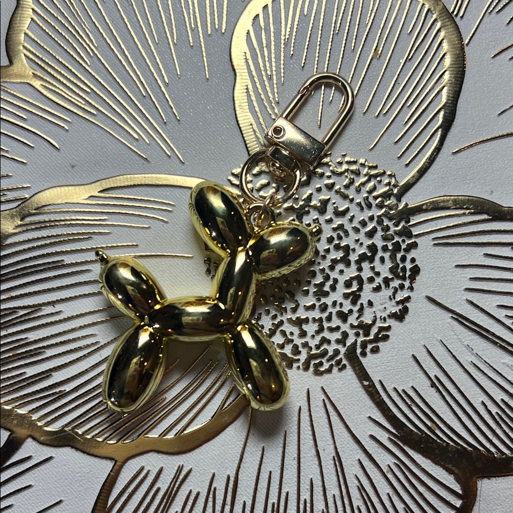 Gold Balloon Dog Keychain - Picture 3 of 10